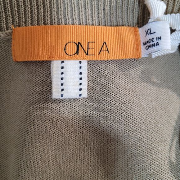 One A Women's Beige Cold Shoulder Hollow Out Long Sleeve Knit Top Size XL - Picture 7 of 8